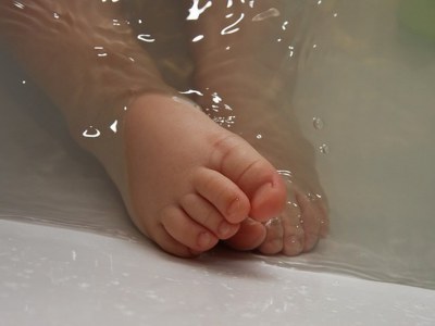 W jaki sposób należy pielęgnować skórę małego dziecka?